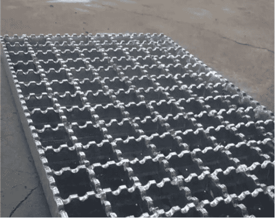 中石化油廠專用齒形鋼格柵板平臺廠家價格優(yōu)惠??！